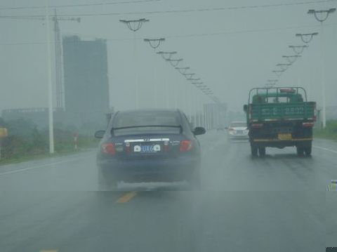 手把手教你你如何正確地進(jìn)行超車技巧