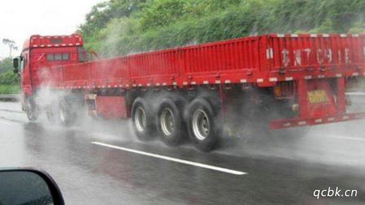 雨天跑高速車速多少合適