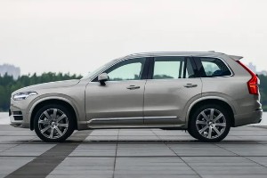 沃爾沃xc90二手車報(bào)價(jià)及圖片 xc90二手價(jià)格25萬(表顯里程5萬公里)