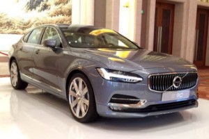 沃爾沃s90和凱迪拉克ct6哪個好 s90動力強(qiáng)(ct6車身長達(dá)5.2米)