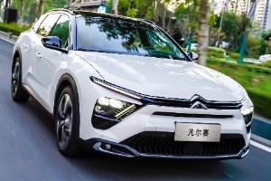 凡爾賽c5x二手車價(jià)格多少 僅需要11萬(wàn)(表顯里程1萬(wàn)公里)