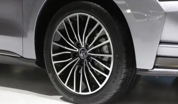 比亞迪漢輪胎型號是多少 輪胎型號為245/45 r19