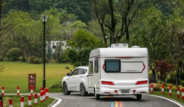 c6駕照可以開什么車型 c6駕照準駕車型是輕型牽引掛車（總質(zhì)量小于4500kg）