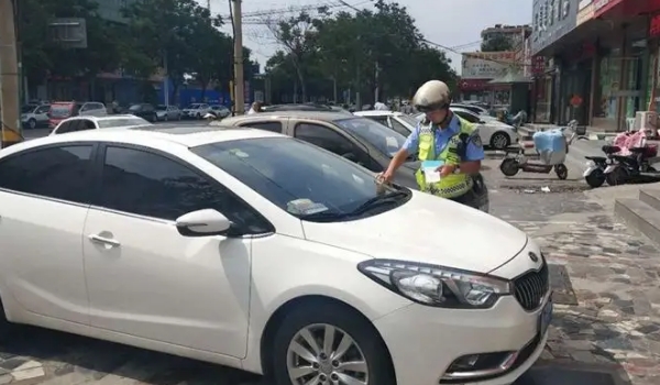 挪車打什么電話可以聯(lián)系到車主 四種方式可聯(lián)系車主（110報(bào)警對(duì)付“無(wú)賴”最舒心）