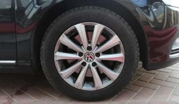 大眾邁騰的輪胎是什么型號 輪胎型號235/45 r18(固特異品牌)