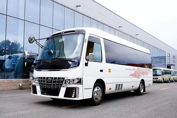 豐田考斯特9座商務車多少錢，市場報價90萬起（裸車最高優(yōu)惠12萬）