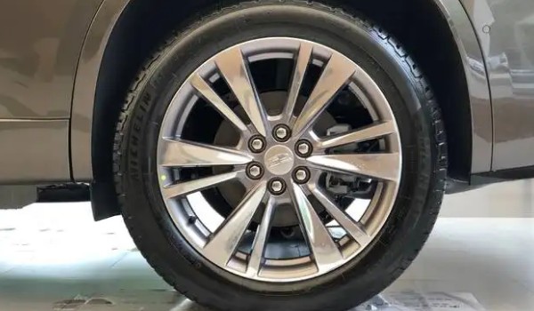 凱迪拉克xt6輪胎規(guī)格 輪胎型號(hào)235/55 r20(米其林輪胎)