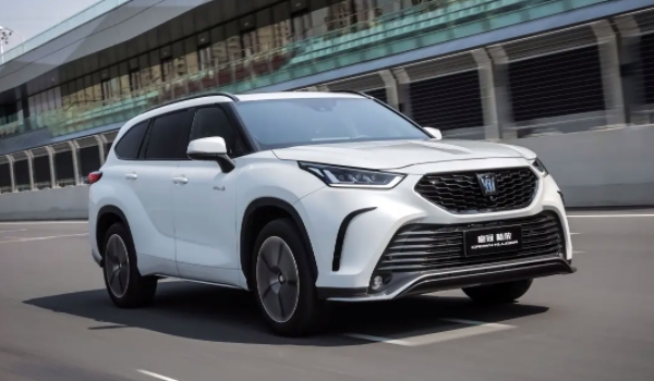 皇冠陸放suv2022全新款價(jià)格七座 皇冠陸放新車售價(jià)28.38萬(wàn)（分期首付12.09萬(wàn)）