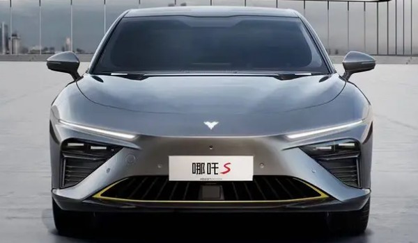 哪吒s2022款電動(dòng)汽車報(bào)價(jià) 哪吒s2022款19萬(wàn)一輛(第七年保值率32%)