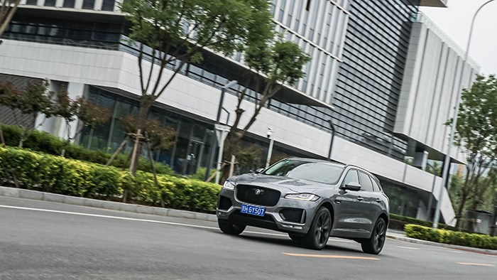 個(gè)性鮮明 捷豹F-PACE 2.0T 賽旗版評(píng)測(cè)